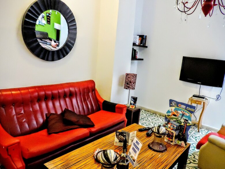 Hostal Home Youth Hostel By Feetup Hostels