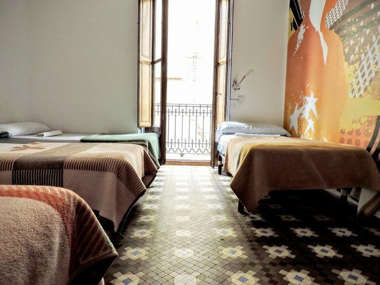 Hostal Home Youth Hostel By Feetup Hostels