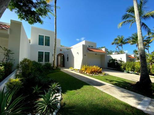 Villa Coral Reef- 4br With Community Pool Overlooking Ocean