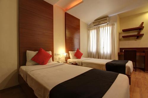 Townhouse Oak Hotel U T Elite