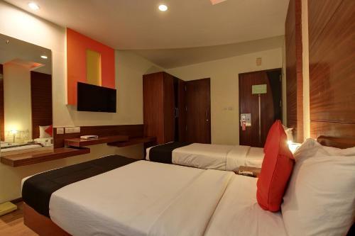 Townhouse Oak Hotel U T Elite