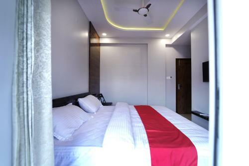Hotel Ss Crown Inn