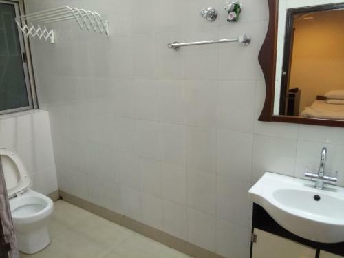 Service Apartment, Park Street, Calcutta