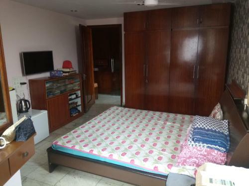 Service Apartment, Park Street, Calcutta
