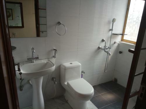 Service Apartment, Park Street, Calcutta
