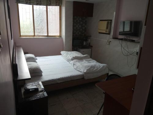 Service Apartment, Park Street, Calcutta