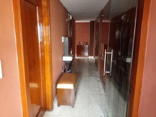 Service Apartment, Park Street, Calcutta
