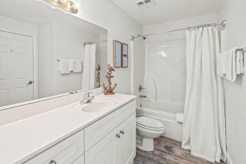 Crystal Shores Unit 606