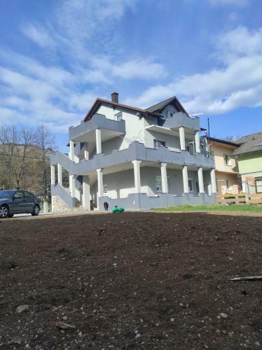 Hostal Preno?i?te Ljiljana 2