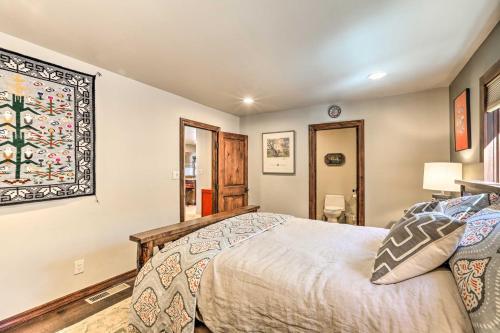 Peaceful Haven With Deck And Golf Course View!