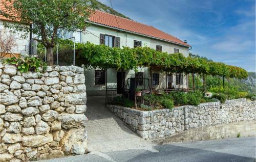 Beautiful Apartment In Zvecanje With 2 Bedrooms
