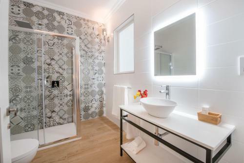 Hostal George's Boutique Living