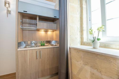 Hostal George's Boutique Living