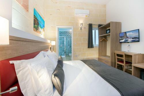 Hostal George's Boutique Living