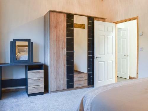 Meadow View - Uk37038