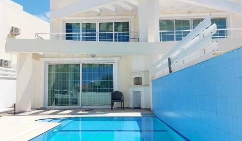 Cheerful And Cozy 3 - Bedroom Villa With Pool