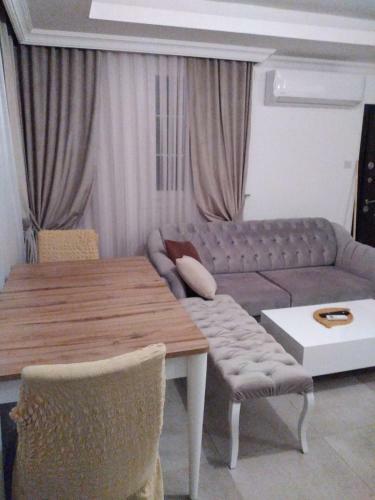 Cheerful And Cozy 3 - Bedroom Villa With Pool