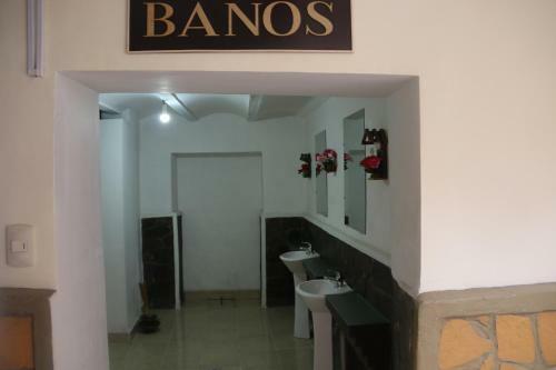 Los Faroles Hostal