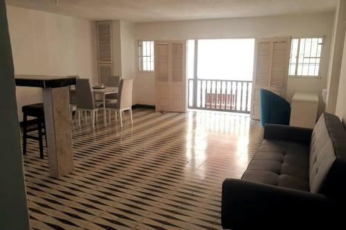 Colonial House Apartment - Historic Center