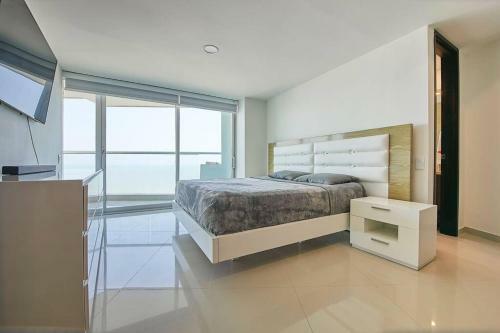 Beachfront Apartment / Panoramic View Of The Ocean