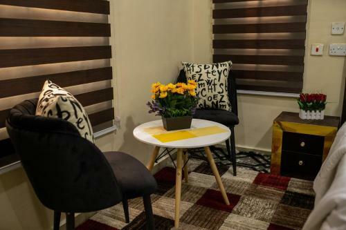Apartamento Metrohills Business Suites