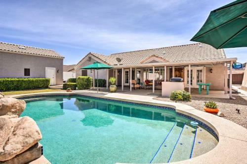 Peaceful Glendale Home With Yard, Patio And Pool!