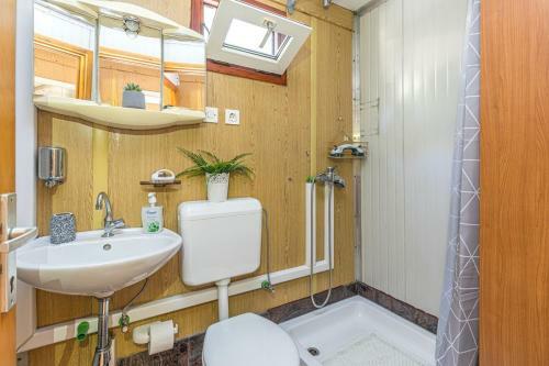 Apartamento Cottage On The Kavran Beach