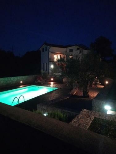 Event Garden With Pool And Wine Cellar