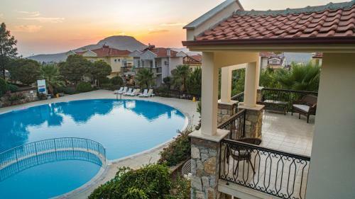 Emerald Villa In �l�deniz