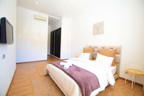 Prestigia Modern Apartment - Free Coffee & Parking