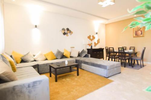 Prestigia Modern Apartment - Free Coffee & Parking