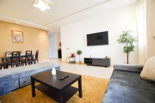 Prestigia Modern Apartment - Free Coffee & Parking