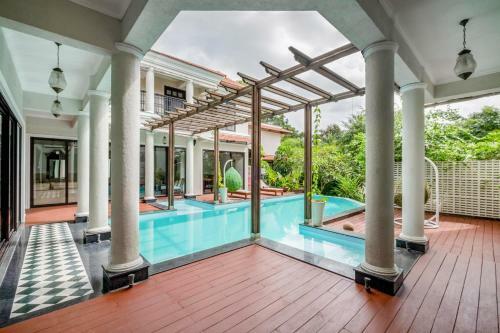 Courtyard Villa