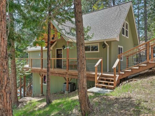 Luxury Retreat Custom Mi-wuk Village Cabin!