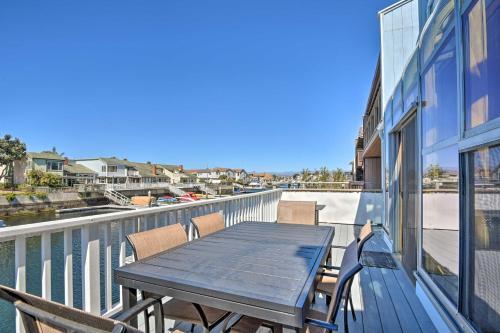 Waterfront Oxnard Escape With Kayaks And Dock!