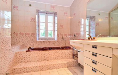 Awesome Home In Beaucaire With 6 Bedrooms