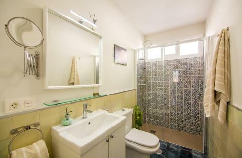 Casa Autosustentable Con Piscina, Huvagondili