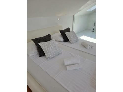 Apartment White Dream