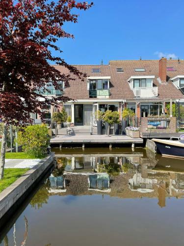 Guesthouse Bednboot Met Terras Aan Het Water