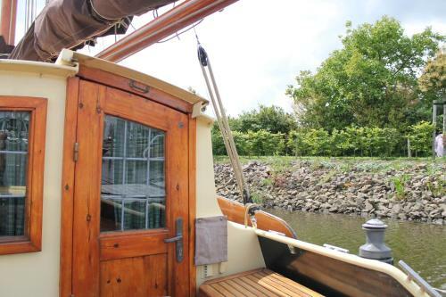 Boat And Breakfast