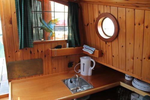 Boat And Breakfast