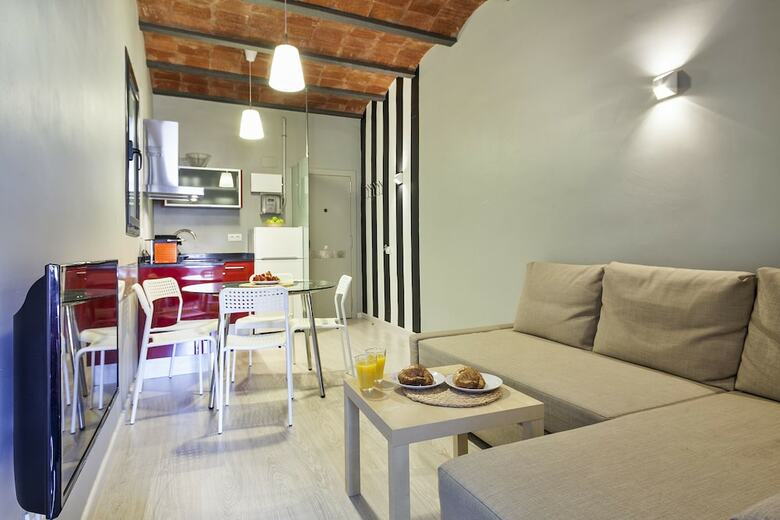 Fira Centric Apartments By Gaiarooms