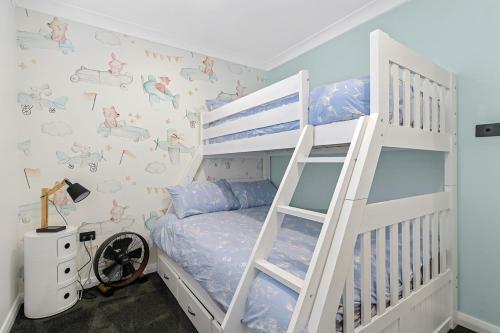 24 Hibiscus Crescent