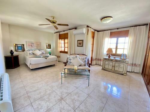 Stunning 5 Bed Villa La Font, Private Pool