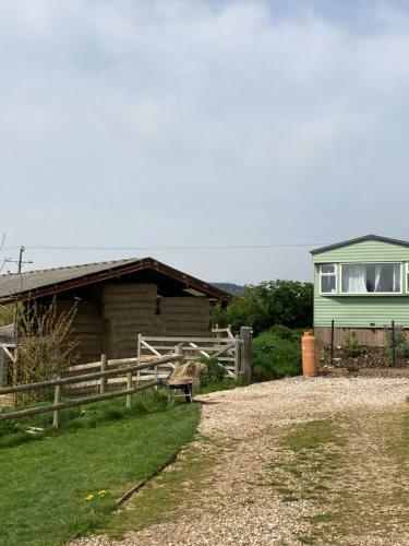 ?annie?- Warm Caravan, Farm Stay, Near Beaches