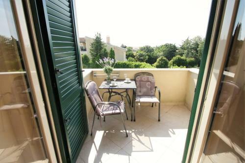 One Bedroom Apartment Bonsai With Shared Pool