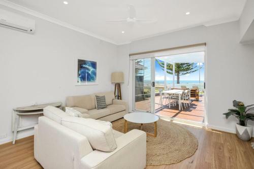 Salty's 4br Beachfront With Wifi And Pet Friendly
