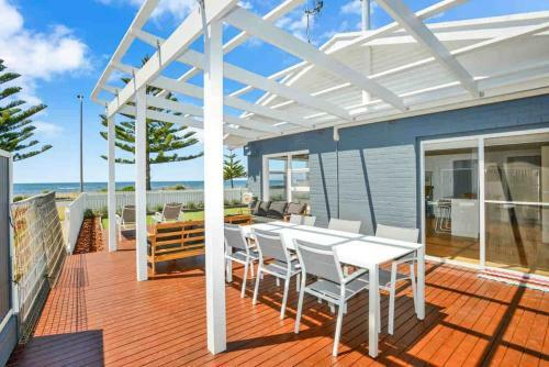 Salty's 4br Beachfront With Wifi And Pet Friendly