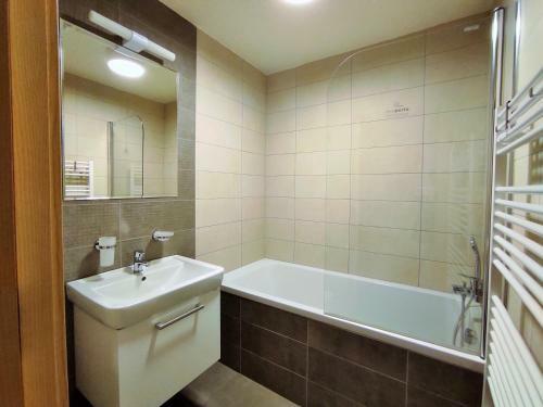 Apartm�ny ?�?ky Lll