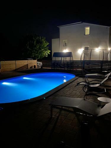 Villa Holiday Home ?marko? With Heated Pool!